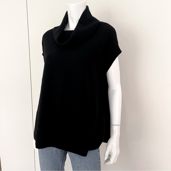 VINCE Short Sleeve Turtleneck Cashmere Sweater in Black - Picture 3 of 10